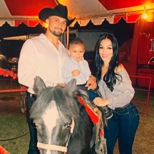 Meet your Posher, Dennise